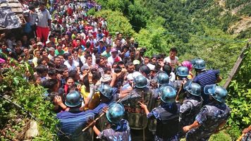 నేపాల్ పార్లమెంటుపై యువత దాడి – మొట్టమొదటి సోషల్ మీడియా ప్రభావిత విప్లవం!